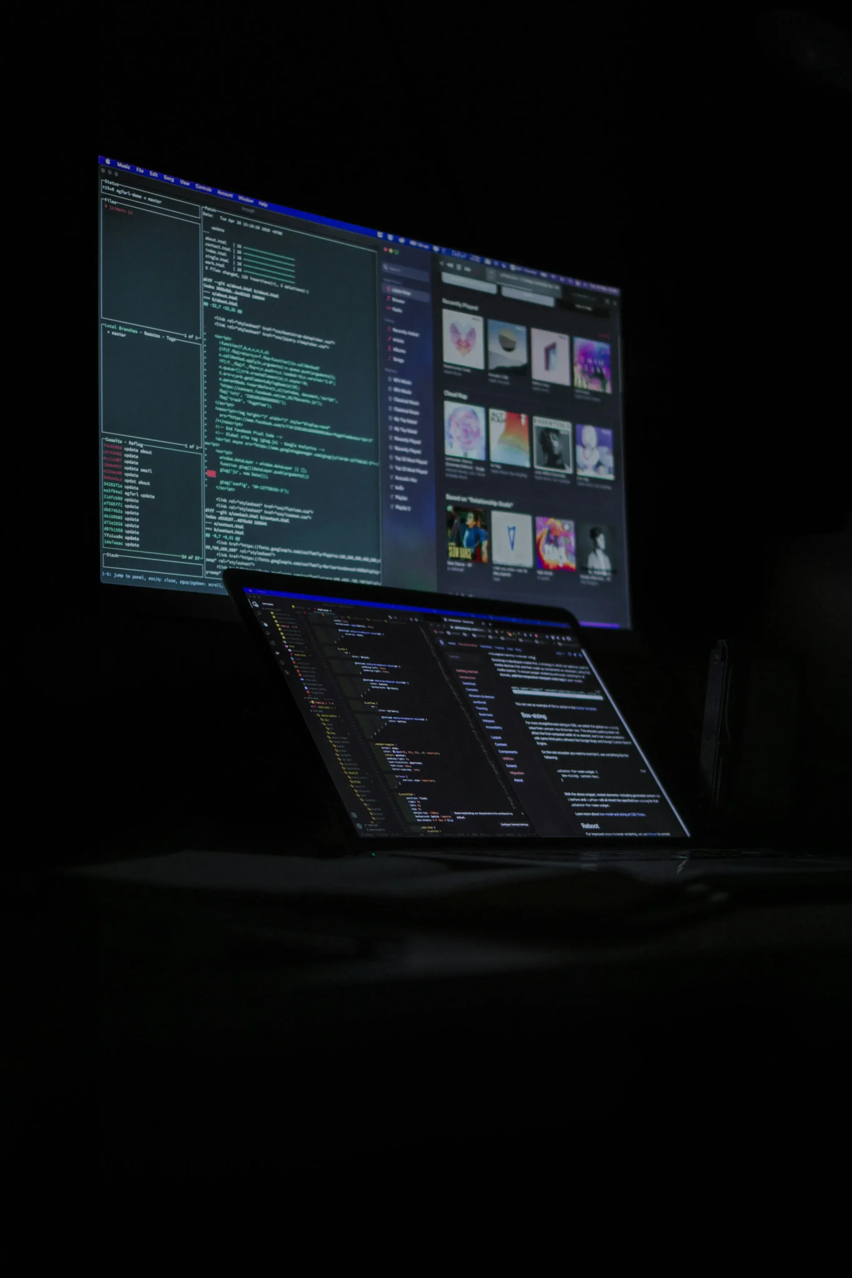 strona_internetowa_dla_firmy_wykonczeniowej_Lublin_kod_strony_na_komputerze strona internetowa dla firmy remontowo-wykończeniowej Lublin, kod strony na laptopie